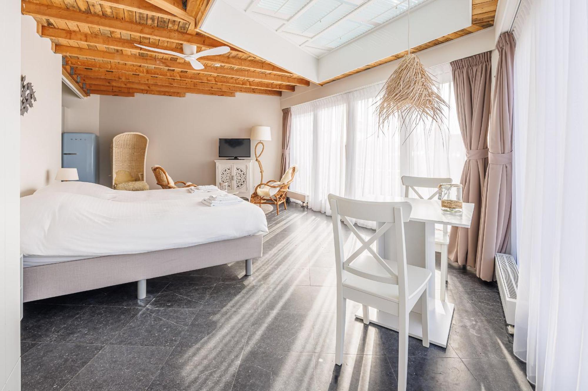 Neptunus Appartementen แบร์เกิน อาน ซี ห้อง รูปภาพ
